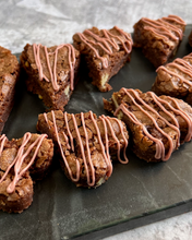 Cargar imagen en el visor de la galería, Brownies de corazón
